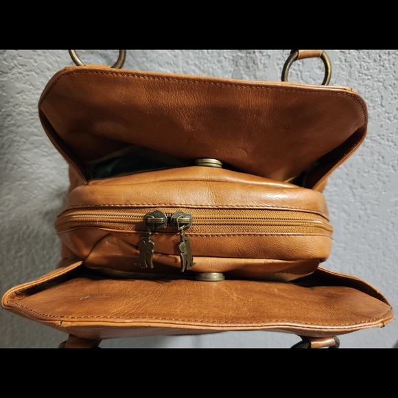 Beautiful VTG Leather Bag - Picture 5 of 16